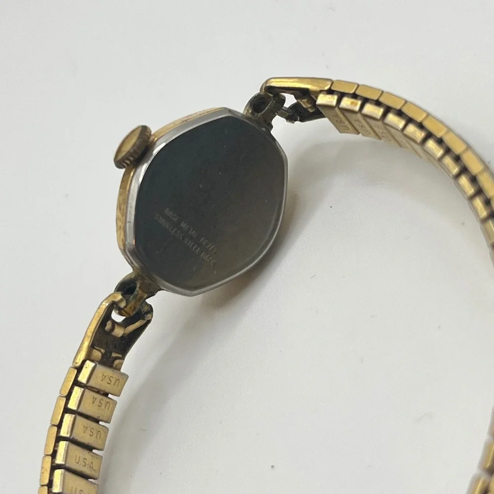 Lot of 8 Womens Fashion Watches Assorted Styles‎ Bands Faces